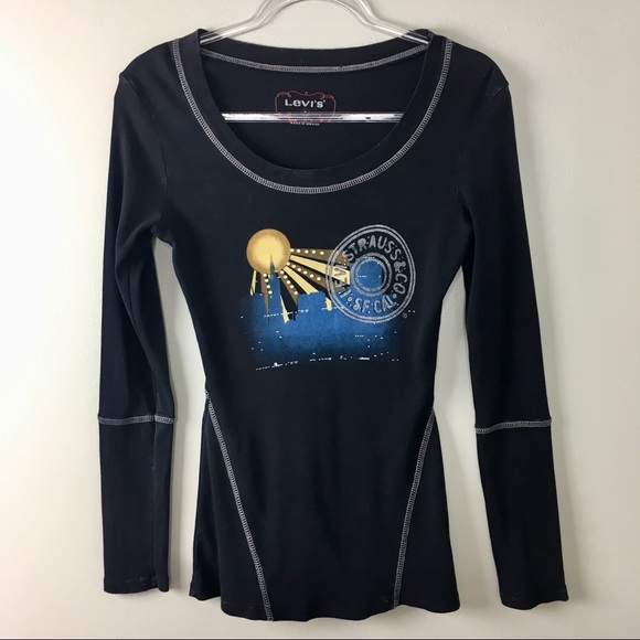 Levi's Tops - ⛵️3/$20 Sale! Levi’s Graphic LS Black Tee S